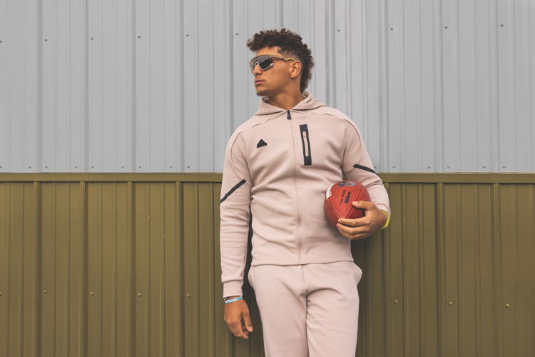 OAKLEY x PATRICK MAHOMES CAMPAIGN IMAGE (2)