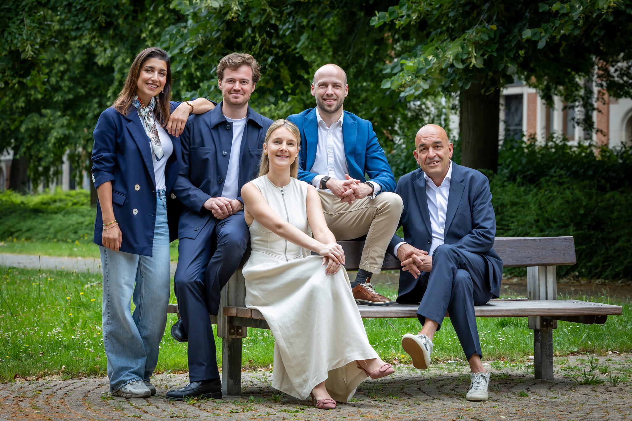 Het bestuur van Jong Voka - Tuba Gungor, Vincent Theyskens, Sofie Campsteyn en Michaël Verbeeck - samen met gedelegeerd bestuurder van Voka-KvK Vlaams-Brabant Kris Claes Het bestuur van Jong Voka - Tuba Gungor, Vincent Theyskens, Sofie Campsteyn en Michaël Verbeeck - samen met gedelegeerd bestuurder van Voka-KvK Vlaams-Brabant Kris Claes