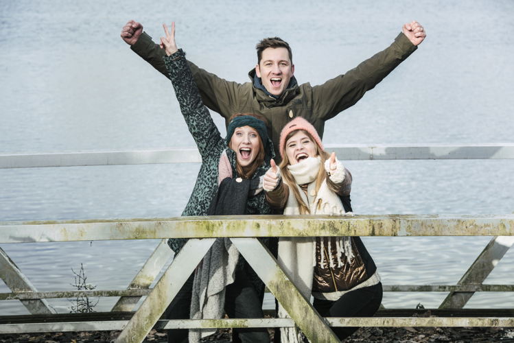 Linde Merckpoel, Eva De Roo en Bram Willems © VRT