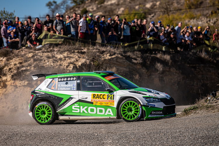 ŠKODA works crew Kalle Rovanperä/Jonne Halttunen
(ŠKODA FABIA R5 evo) finished third in the WRC 2 Pro
category of the 2019 championship’s penultimate round in
Spain