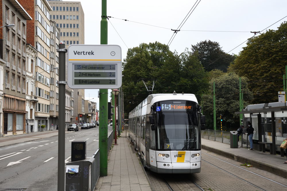 Halte met Irits haltebord