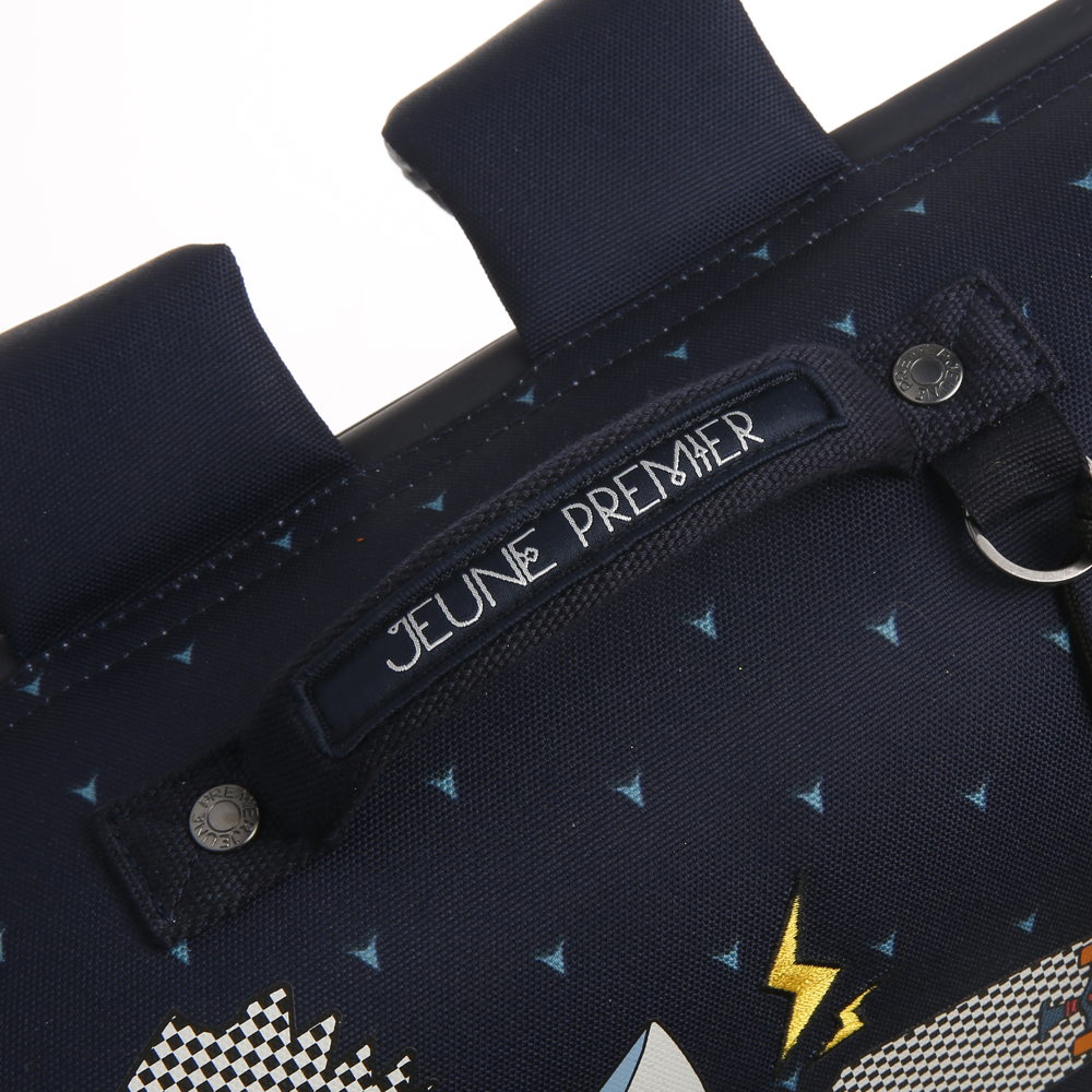 JeunePremier_AW21_Ergomaxx_Sharkie_handle_179,9EUR