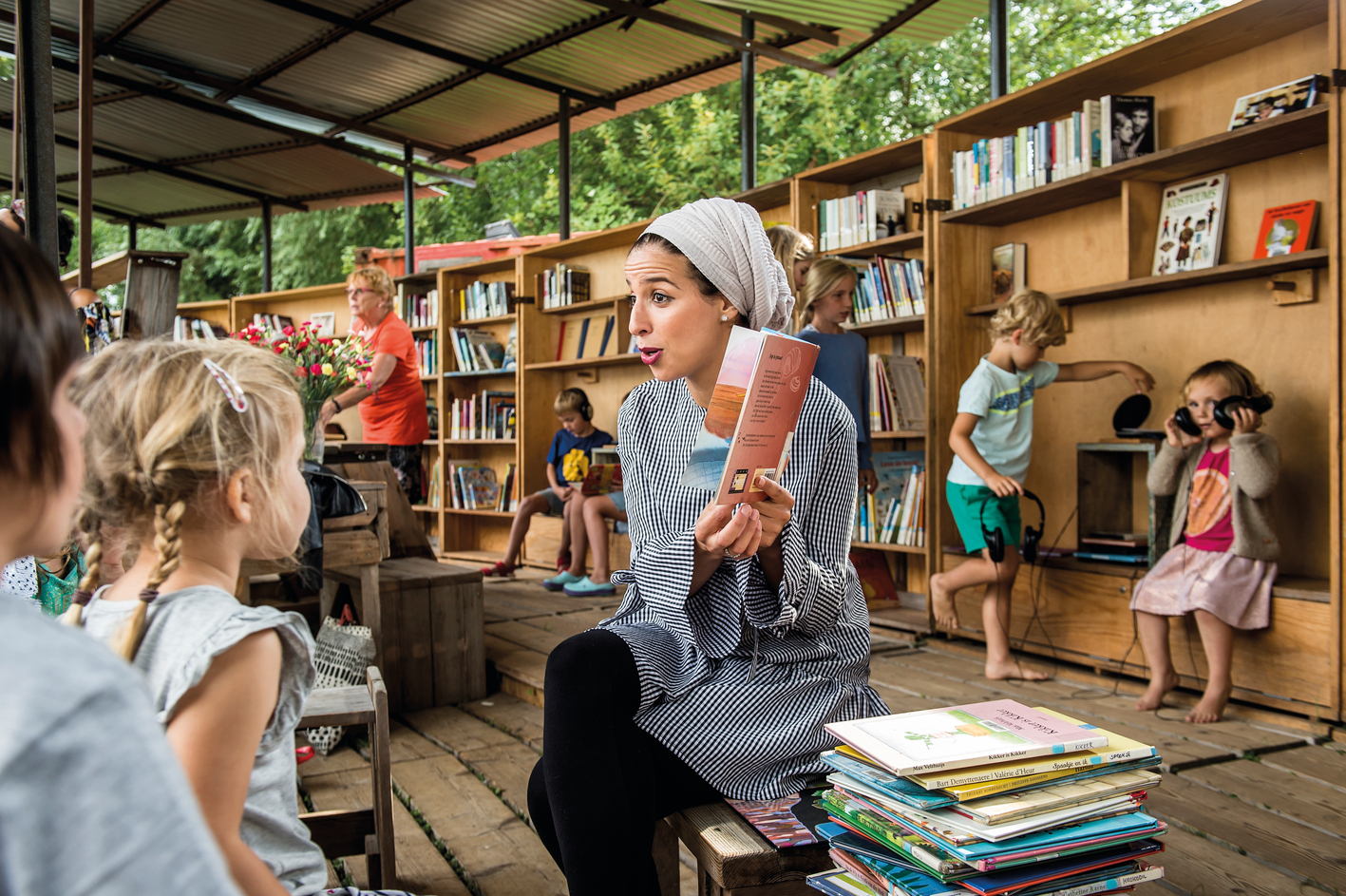 Zomerbibliotheek van Comp. Marius foto Sigrid Spinnox
