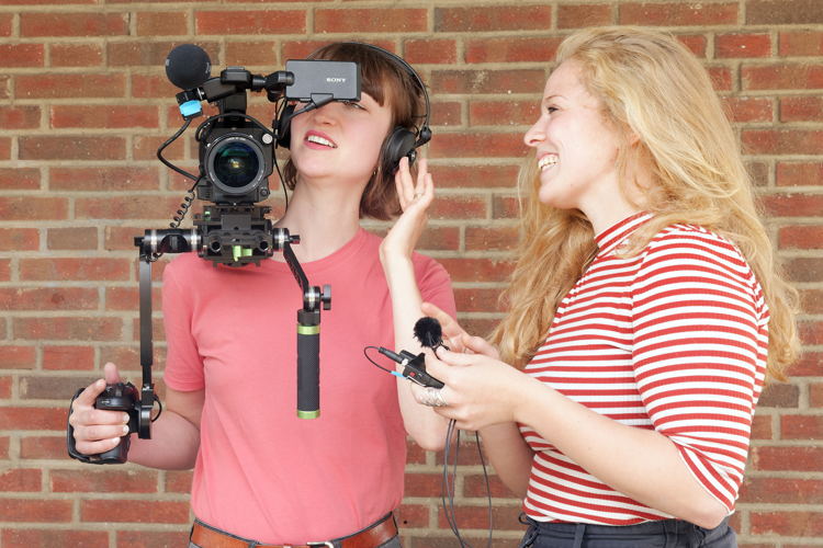 Lena Lobers und Carina Nickel kämpfen für die Gleichberechtigung im Bereich Videojournalismus 