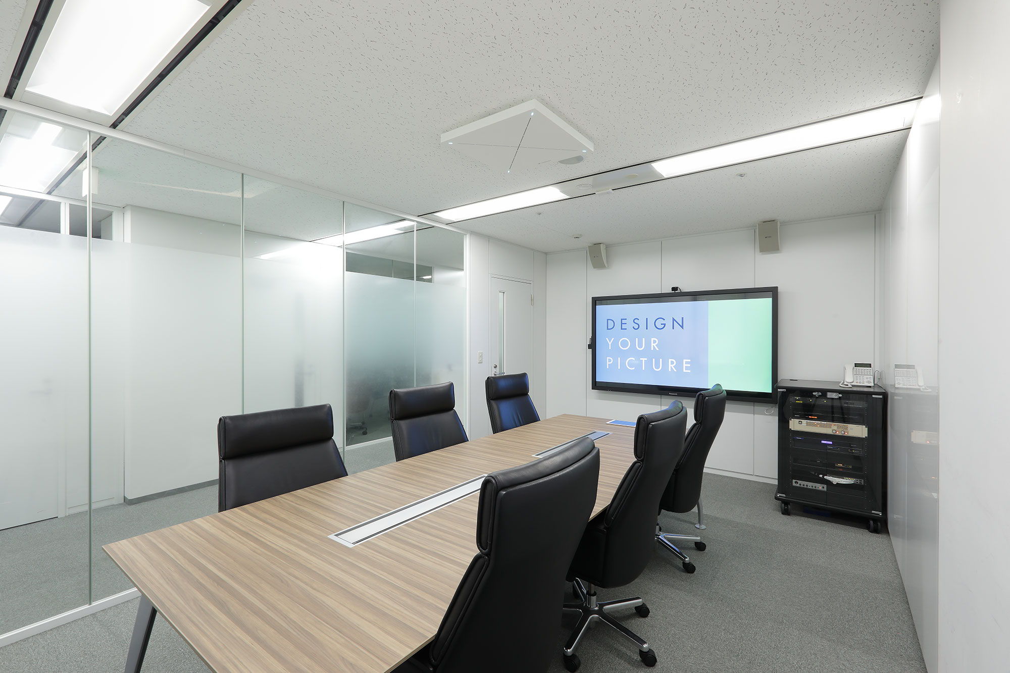 The conference room at Mitomo used as a showroom with the ​
TeamConnect Ceiling 2 ceiling microphone.