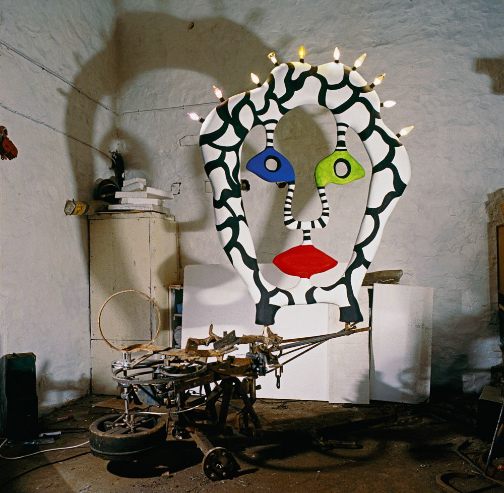 Niki de Saint Phalle and Jean Tinguely, La Grande Tête, 1988, Painted polyester, electrical system, 225 x 225 x 140 cm / 88 5/8 x 88 5/8 x 55 1/8 in © 2025 NIKI CHARITABLE ART FOUNDATION. All rights reserved. Photo: Laurent Condominas Niki de Saint Phalle and Jean Tinguely, La Grande Tête, 1988, Painted polyester, electrical system, 225 x 225 x 140 cm / 88 5/8 x 88 5/8 x 55 1/8 in © 2025 NIKI CHARITABLE ART FOUNDATION. All rights reserved. Photo: Laurent Condominas
