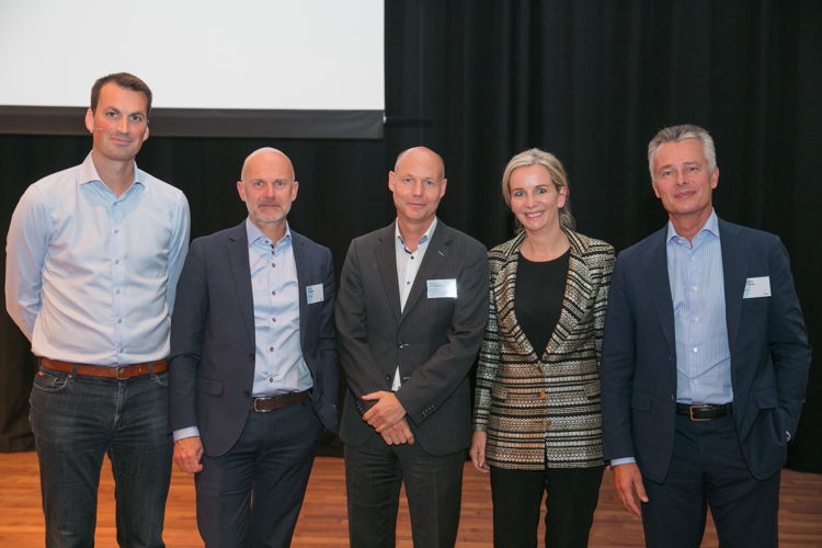 de gauche à droite: Ruben Van Goethem (Head of Product & Marketing Jobat), Gert Ysebaert ( CEO Mediahuis), Mark Maldeghem (directeur général Jobat), Elke Geeraerts (auteure du livre Authentieke Intelligentie), Christian Van Thillo, (CEO DPG Media)