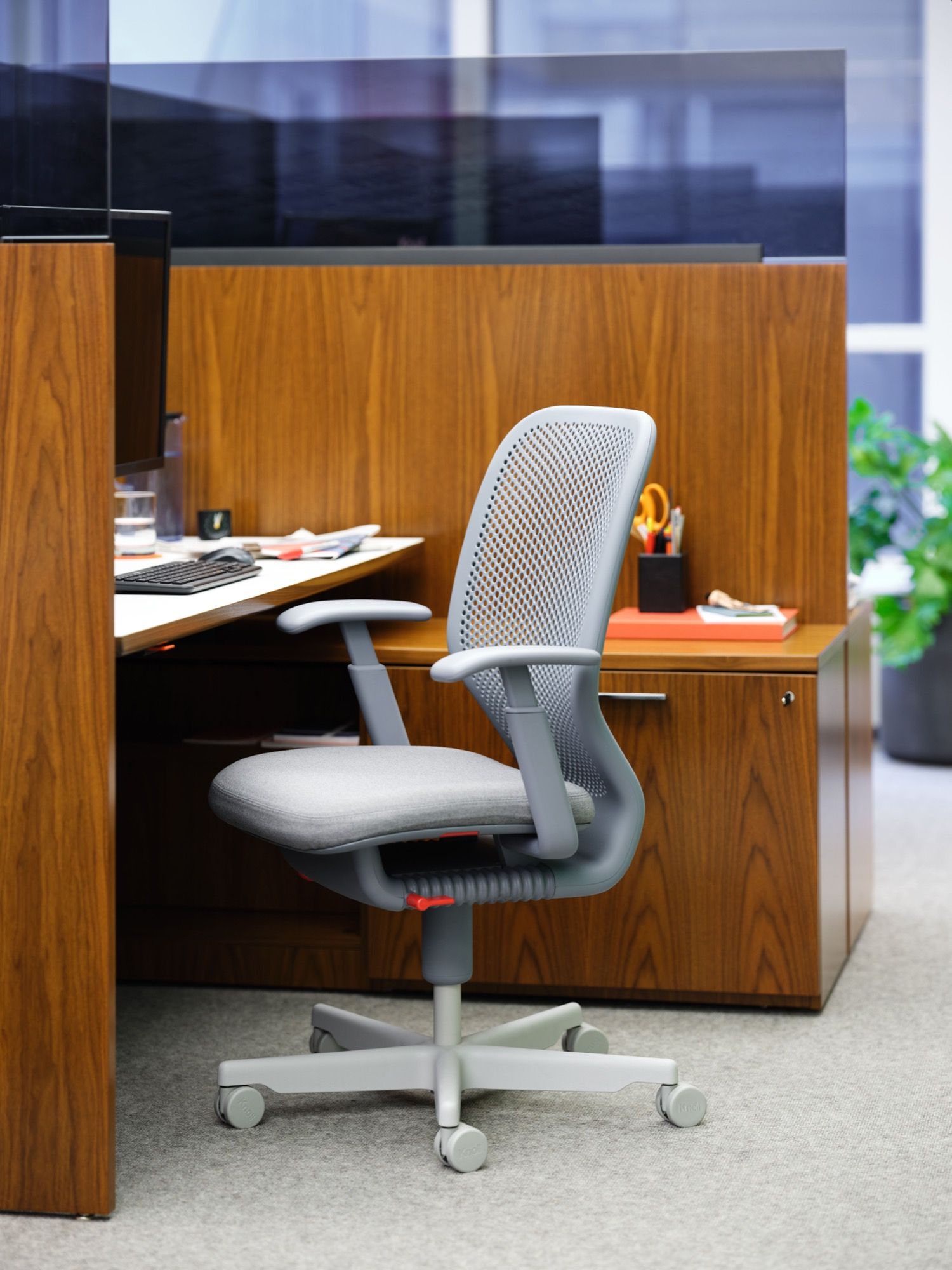 Knoll Newson Task chair in graphite