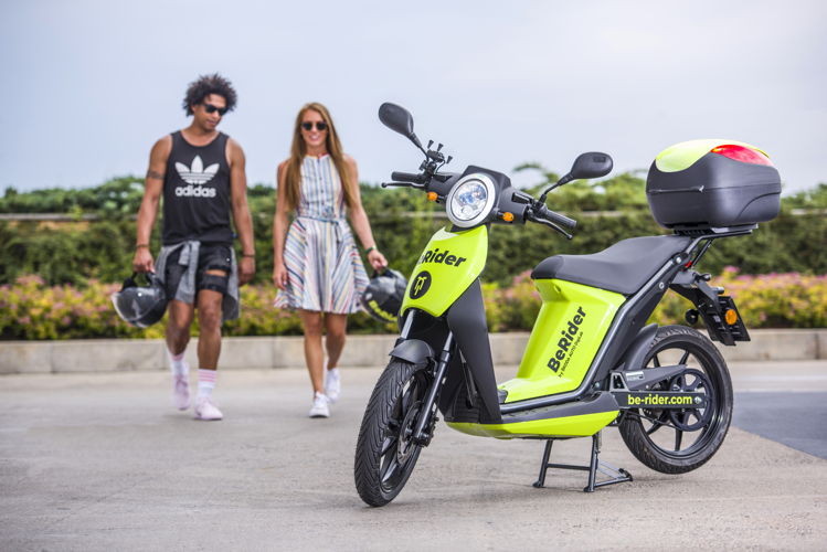 Focus on micromobility: with a range of up to 70 km, the
zero-emission electric scooters are ideal for short to midrange
distances.