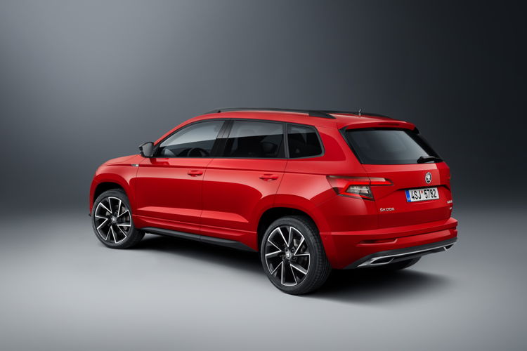 To match its sporty exterior, the ŠKODA KAROQ SPORTLINE comes exclusively with the most powerful petrol engine in the series. 