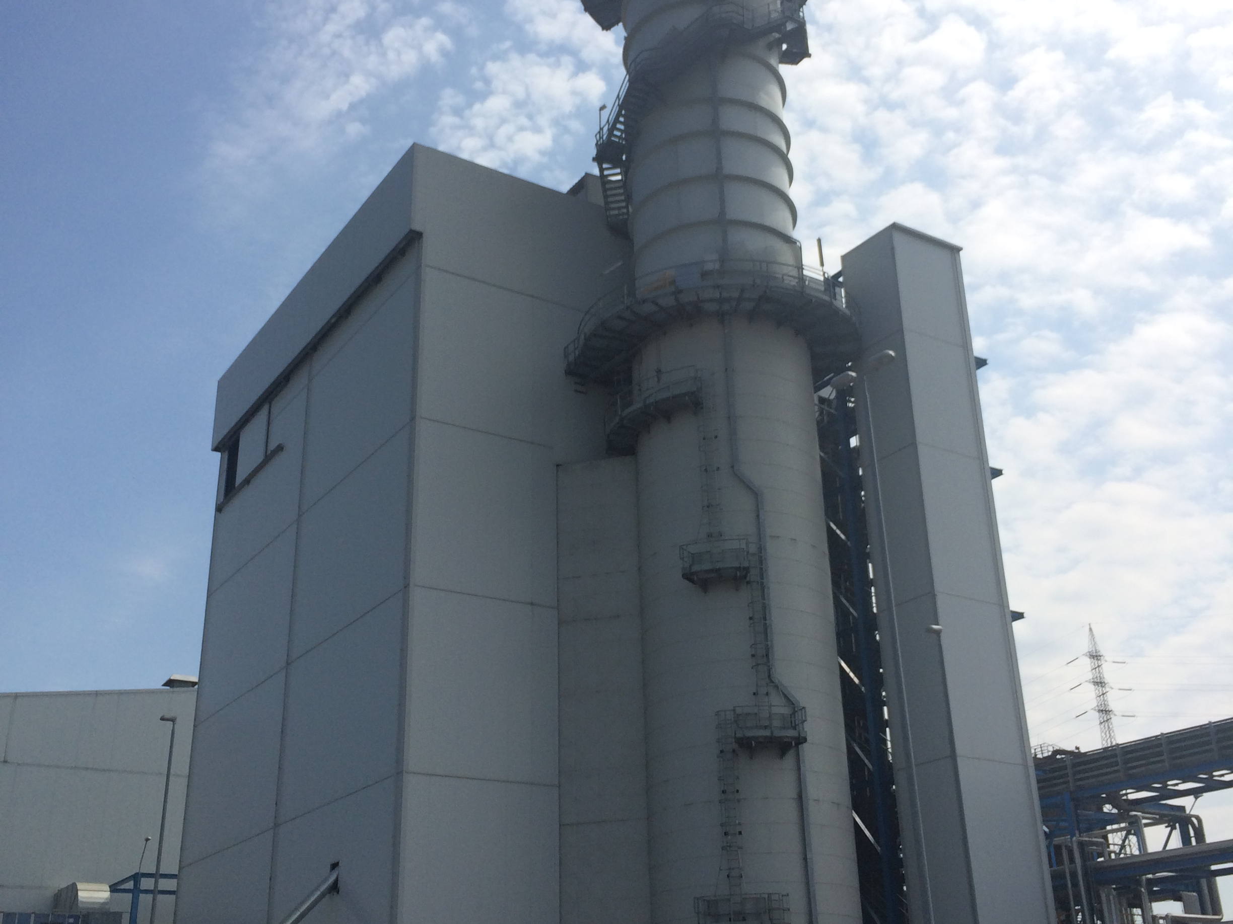 The Group continues to implement its vertical integration strategy and announces the completion of the acquisition of a second 400 MW power plant