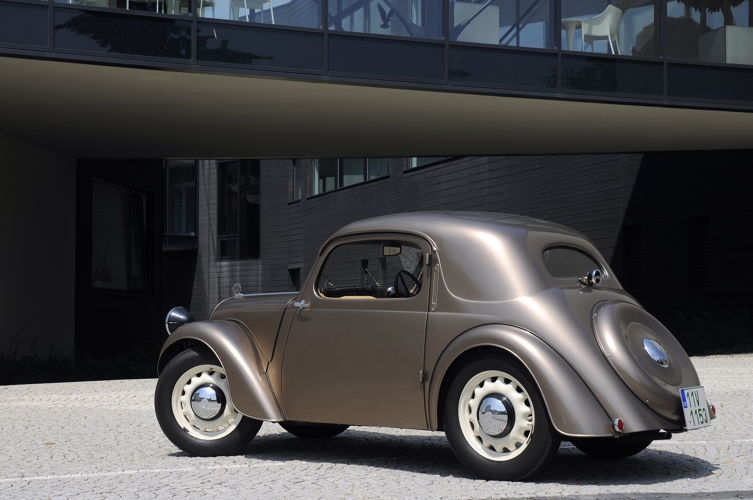 In 1939 ŠKODA sold the SAGITTA prototypes to private
buyers, in whose hands they withstood all the hardships
of daily use reliably and without complaint – in some
cases for 30 years.
