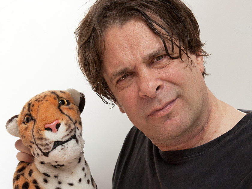 Persbericht | Hans Teeuwen komt binnen twee maanden naar Antwerpen met nieuwe show ‘De Laffe Verlosser’