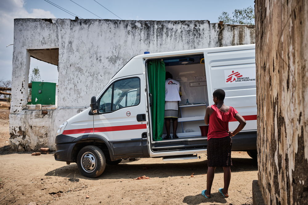 A sex worker from Zalewa waits to be seen by Christine Muntali, MSF's Sexual and Reproductive Health nurse supervisor, in the team's ambulance. Photographer: Diego Menjibar| Location: Malawi Date:13/10/2023