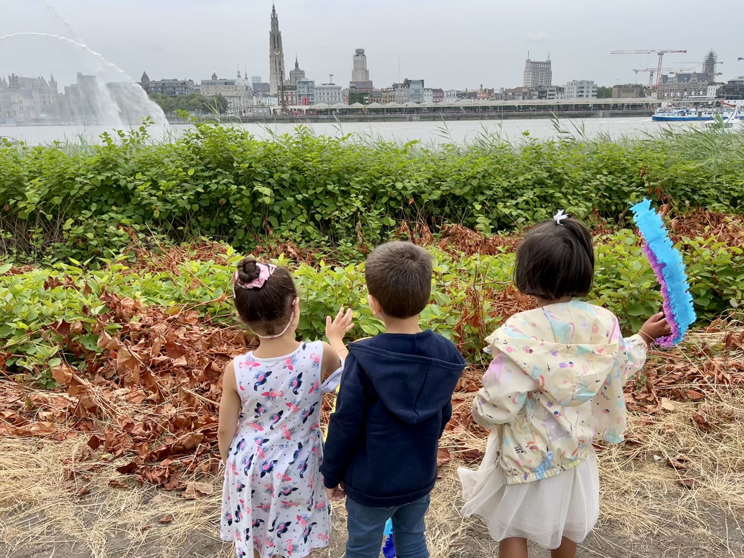 Kinderen zwaaien het schooljaar uit © stad Antwerpen