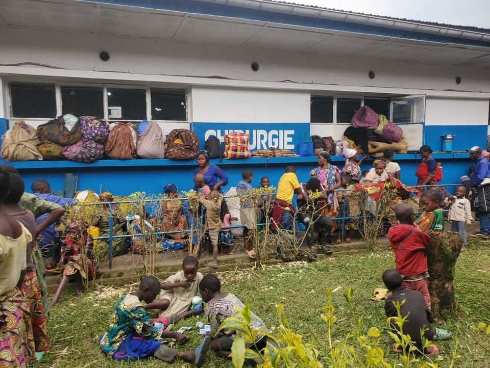 Influx of displaced people to the Masisi general referral hospital, supported by MSF. These people are fleeing clashes between the belligerents in the territory of Masisi | Date taken: 09/01/2025 | Copyright: MSF | Location: DRC