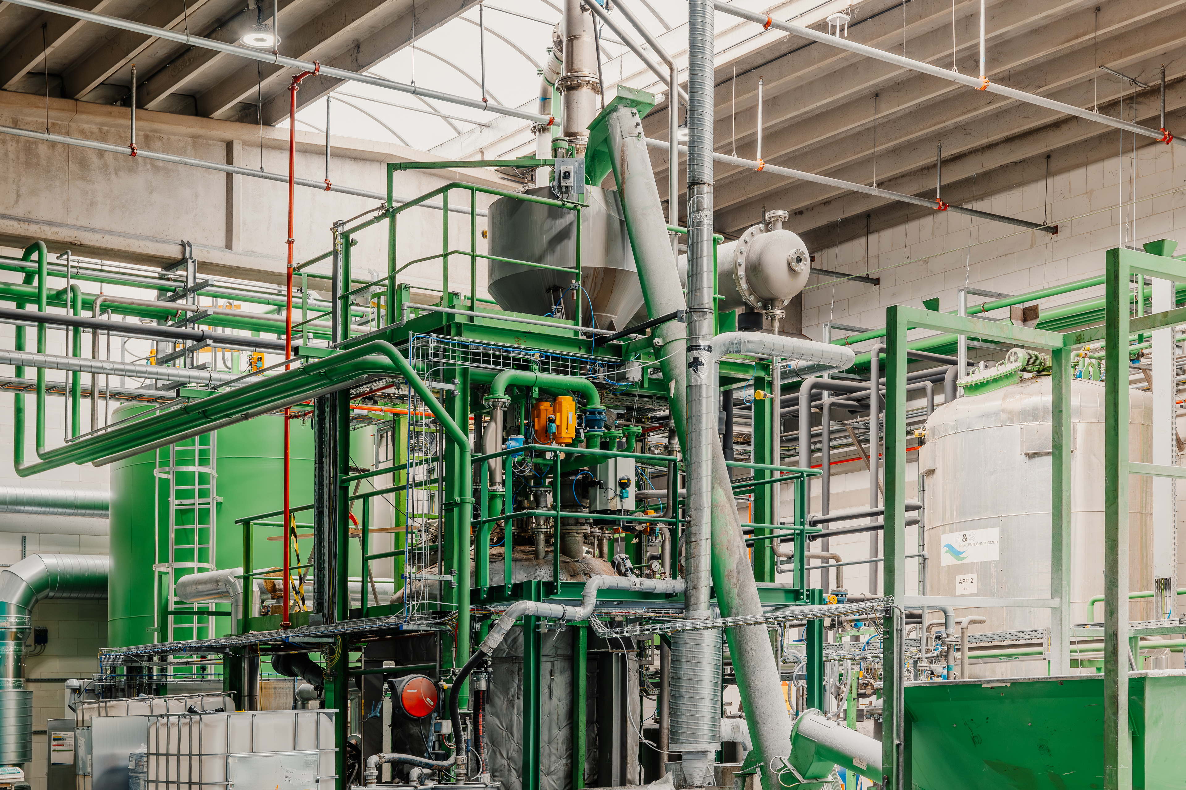 Unilin inaugure la première usine de recyclage de plaques isolantes en PIR, une primeur pour le secteur