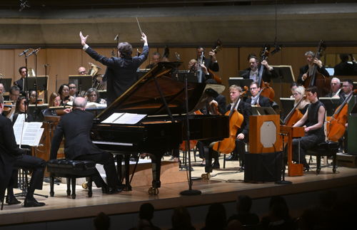 Gimeno Conducts Messiaen Epic Turangalila (photo by Jag Gundu)