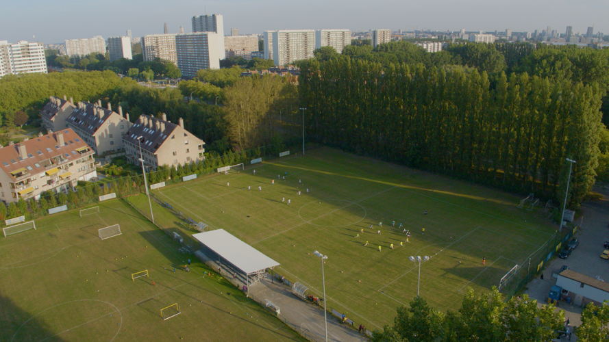 De terreinen van City Pirates en woonblokken op Linkeroever