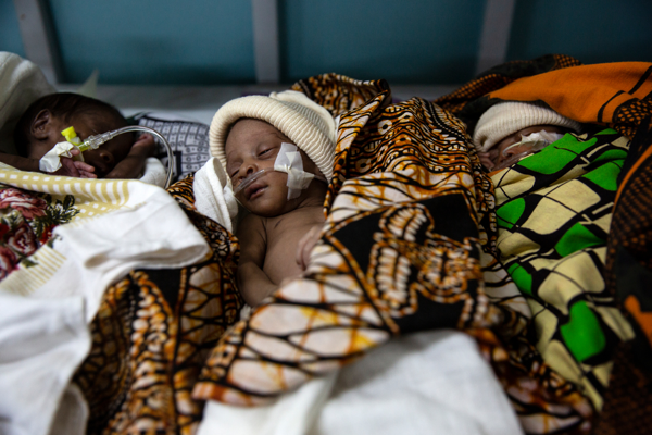 Médicos Sin Fronteras lleva sus  ‘Superbebés’ al Hospital Materno-Infantil de Málaga en el Día Mundial del Niño Prematuro