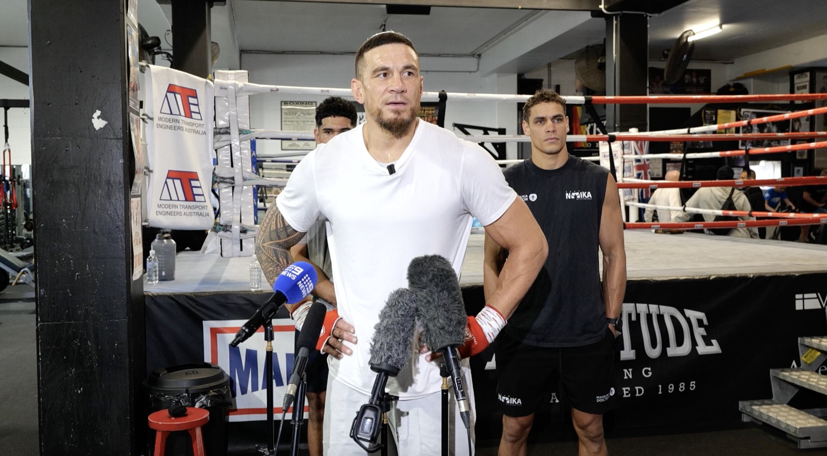 Sonny Bill Williams, with fellow boxers Alex Leapai Jr (L) and David Nyika (R)