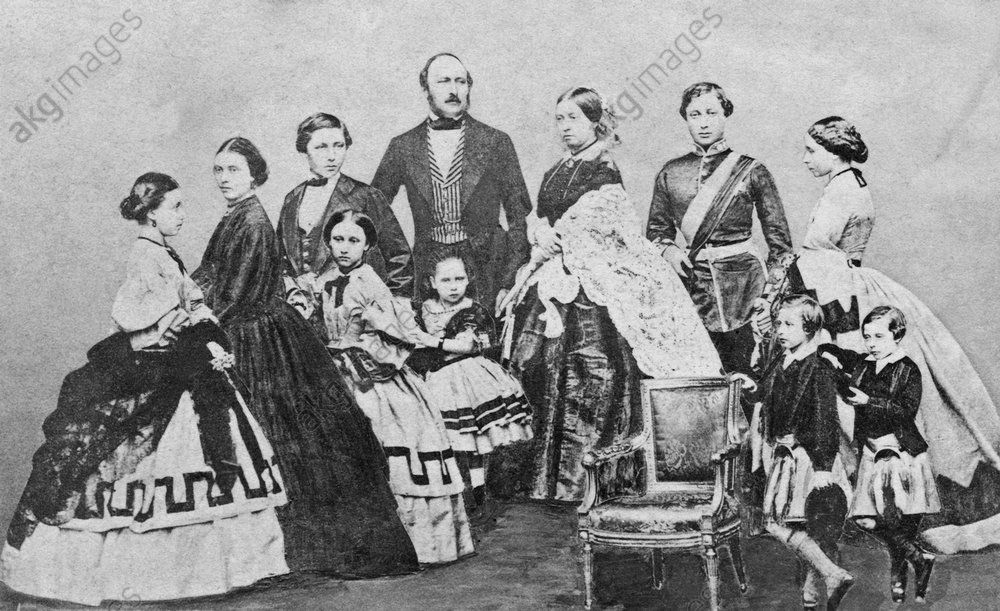 Queen Victoria with Prince Albert and their nine children, 1860. AKG290424