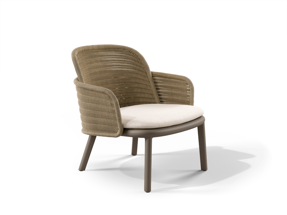 Tribù_2024_SURO_SURO_Loundge Chair_frame clay_weave hemp_shadow_starting from €1650
