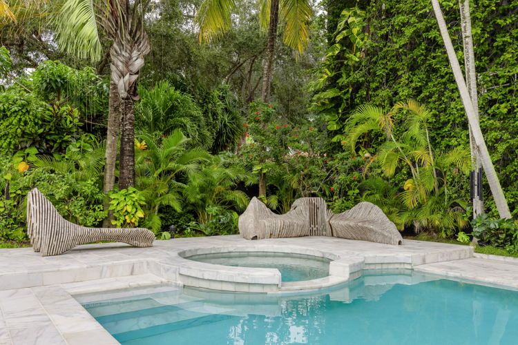 El legendario armario de sneakers de DJ Khaled en Airbnb