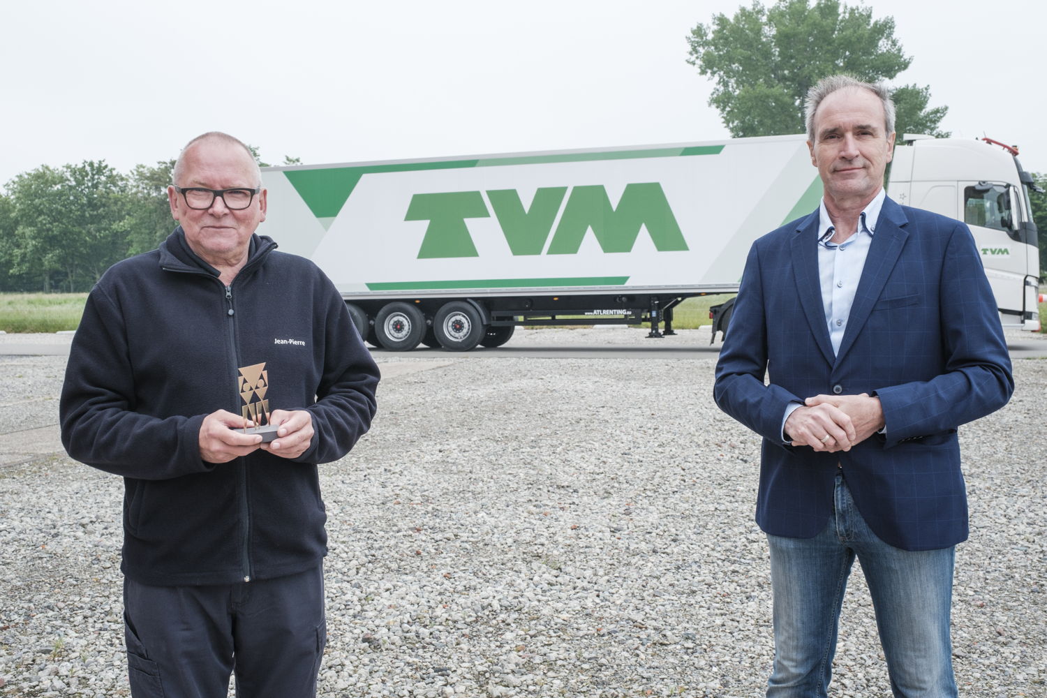 Jean-Pierre Mees (links) en Frank Van Nueten (rechts),  algemeen directeur TVM Belgium