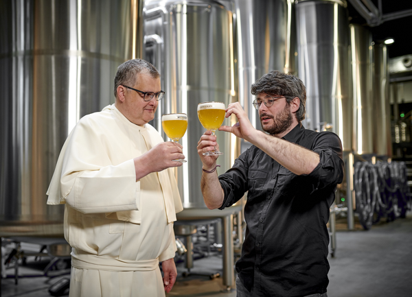 Grand évènement dans le monde de la bière Belge : pour la première fois depuis 200 ans, la bière sera de nouveau brassée à l'abbaye de Grimbergen.