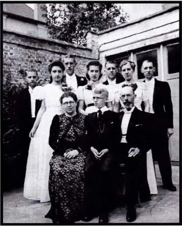 Familie-Peeters, rechts onderaan: dokter Désiré Peeters
