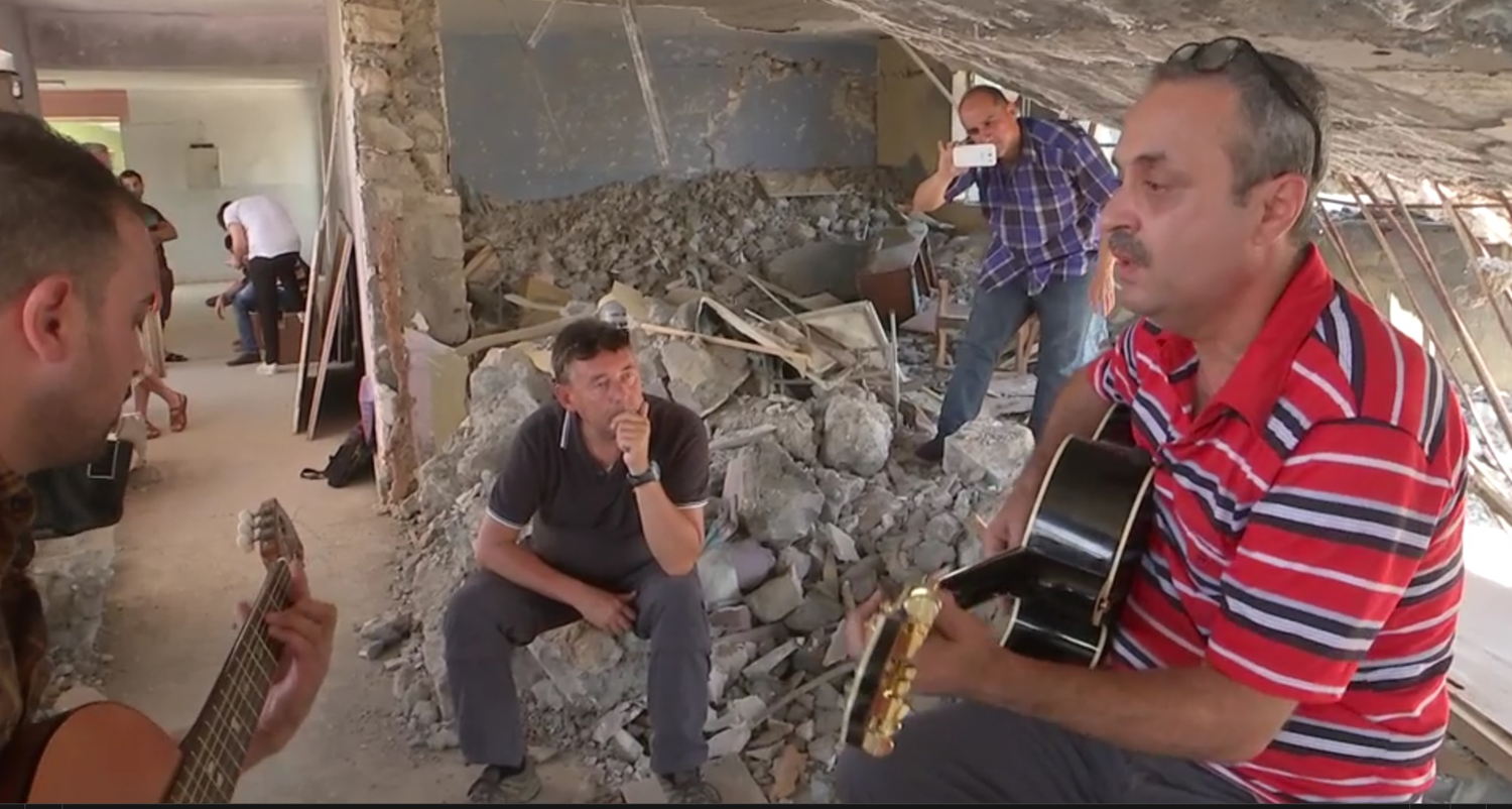 Saif en Rudi Vranckx in Mosul - (c) VRT