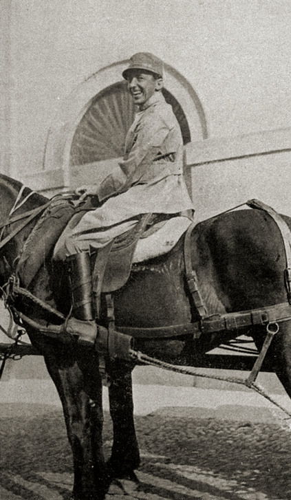 Umberto Boccioni on horseback, August 1916. AKG4457193 © akg-images / Fototeca Gilardi