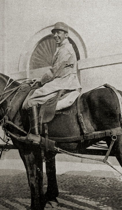 Umberto Boccioni on horseback, August 1916. AKG4457193 © akg-images / Fototeca Gilardi Umberto Boccioni on horseback, August 1916. AKG4457193 © akg-images / Fototeca Gilardi