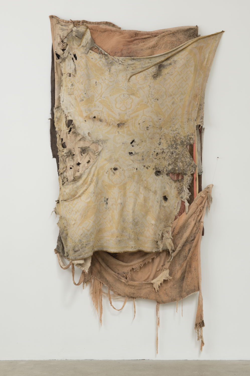 Berlinde De Bruyckere, Courtyard Tales II, 2017-2018, blankets, wood, polyurethane, epoxy, Courtesy of the artist & Hauser & Wirth © Mirjam Devriendt