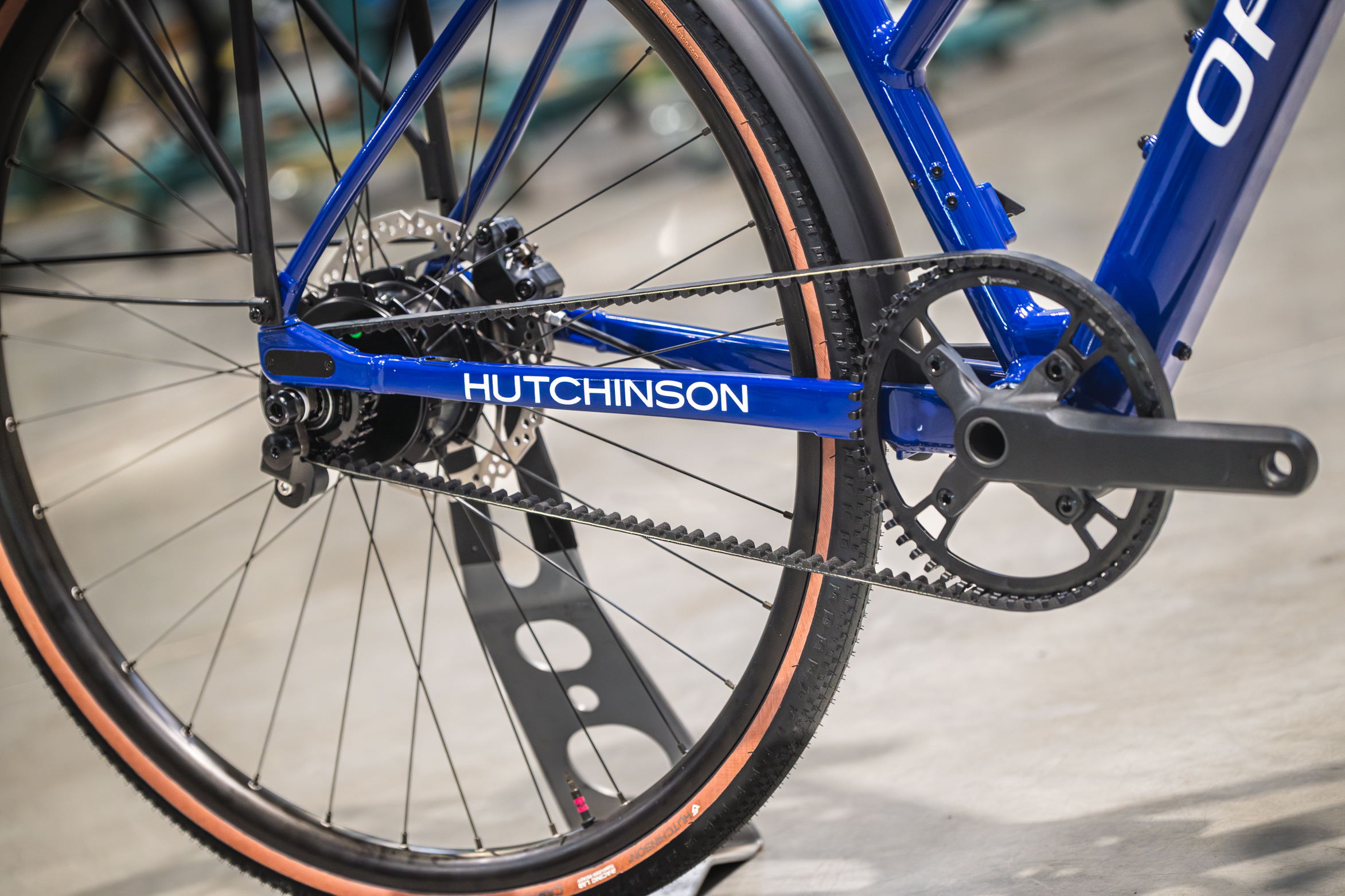 Hutchinson Expands Cycling Range With Launch of Crossdyn® Belt Drive System and Bike Care Products