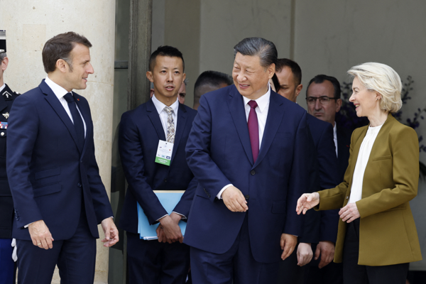 Macron and Von der Leyen urge Xi to respect “fair” trade rules