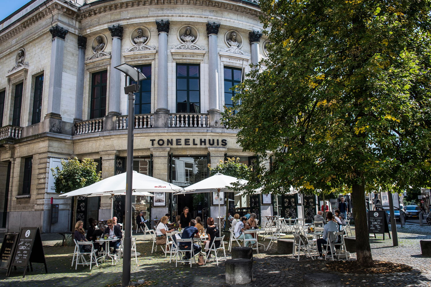 Bourlaschouwburg © Sigrid Spinnox