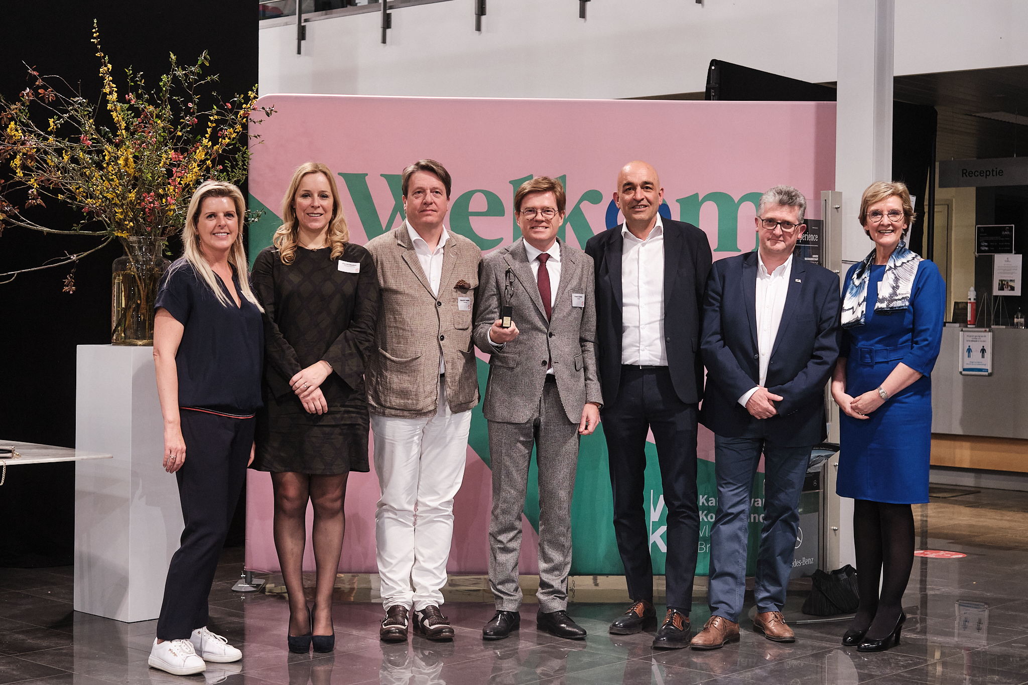 V.l.n.r.: Daniëlle Vanwesenbeeck, voorzitter Voka Kvk Vlaams-Brabant – Eva De Bleeker, Staatssecretaris Begroting en Consumentenbescherming – Hendrik Seghers, directeur Hospidex – Francis Gielen, managing partner Hospidex – Kris Claes, gedelegeerd bestuurder Voka Kvk Vlaams-Brabant – Walter Kestens, voorzitter Voka regiowerking Zuid-Hageland - Ann Schevenels, gedeputeerde provincie Vlaams-Brabant.