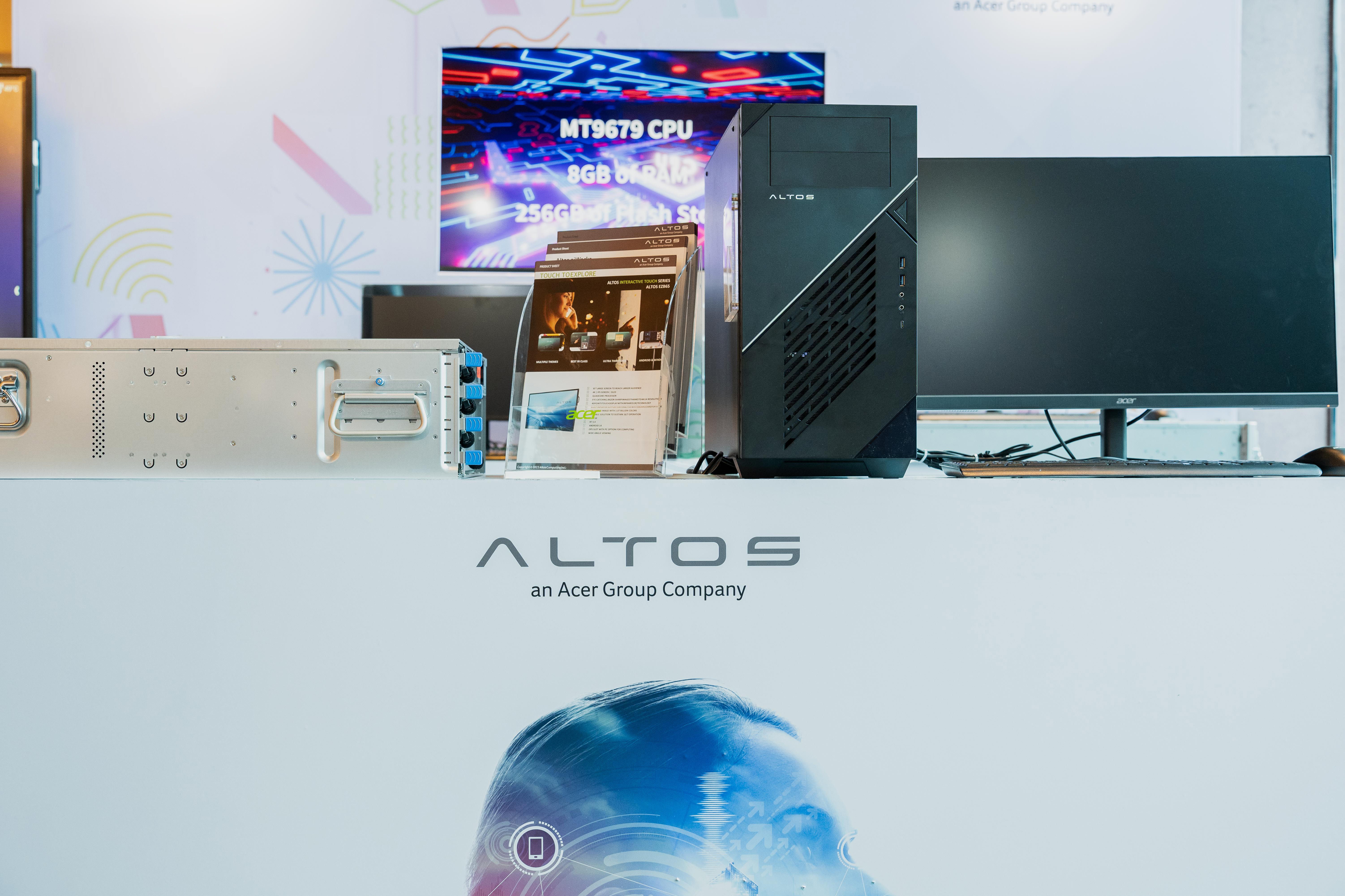 安圖斯科技於會中發表最新的 AI 伺服器與 AI 工作站 安圖斯科技於會中發表最新的 AI 伺服器與 AI 工作站