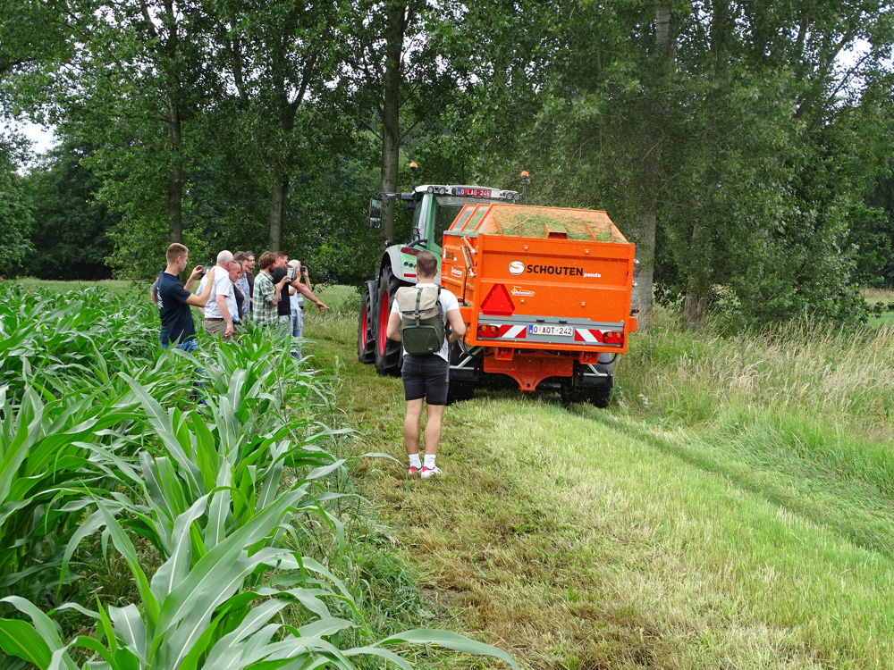 maai-laadwagen in actie