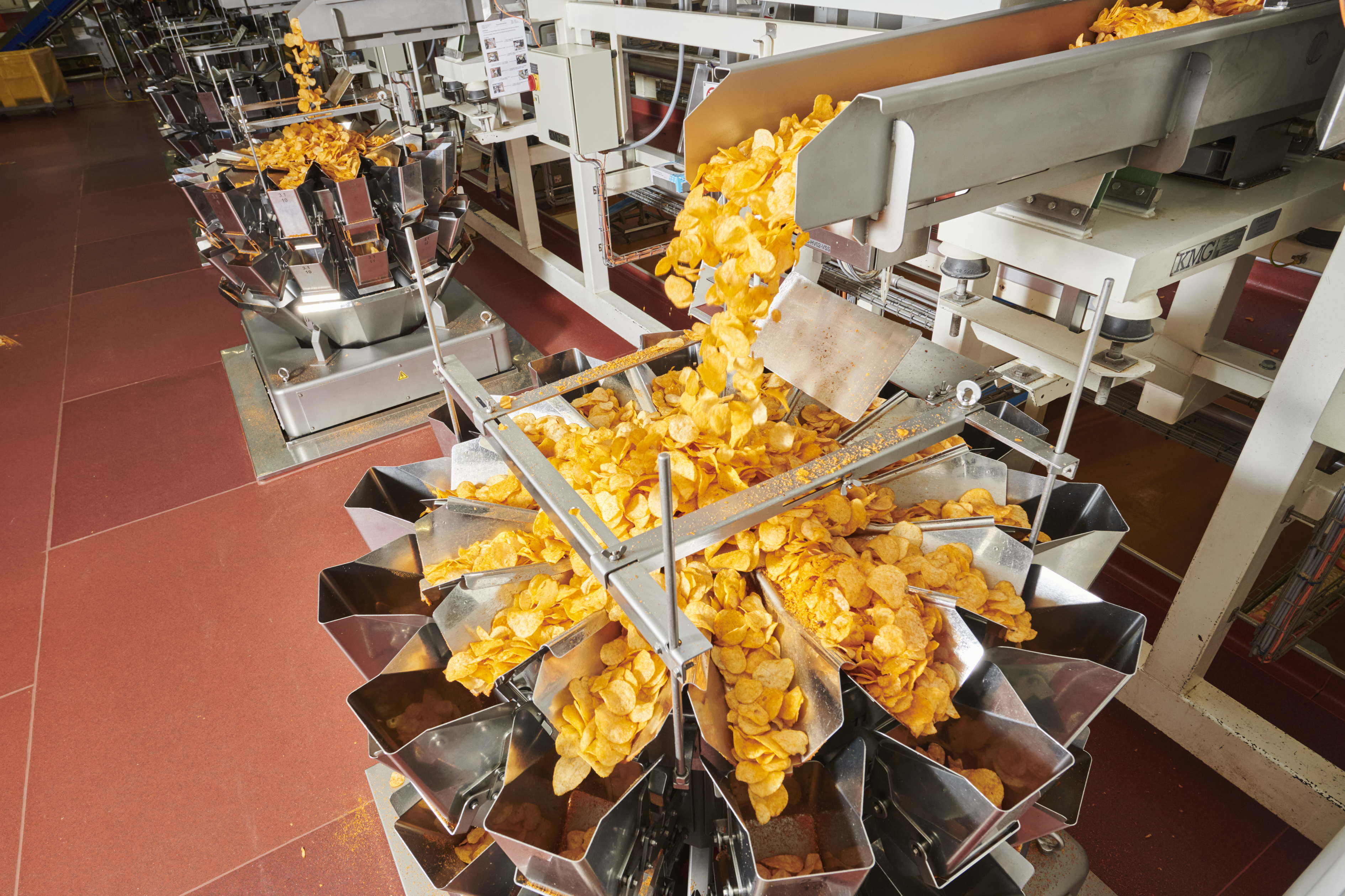 En 2022 Zweifel a produit environ 10 000 tonnes de chips et de snacks