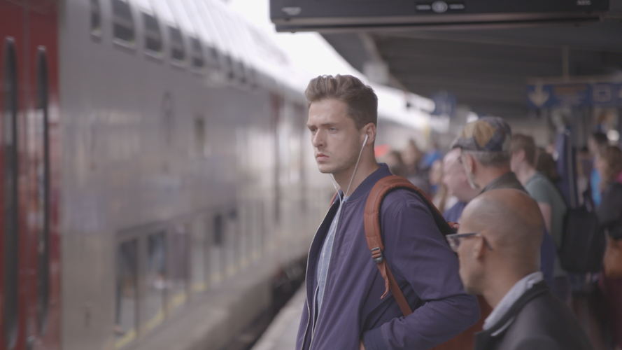 Koppen: Kafka op de trein
(c) VRT