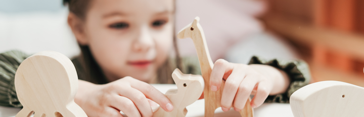 girl-with-wooden-toys-3662945.jpg