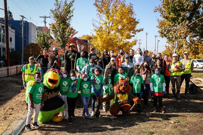 Pirates, DLC Plant More Than 100 Trees in Pittsburgh