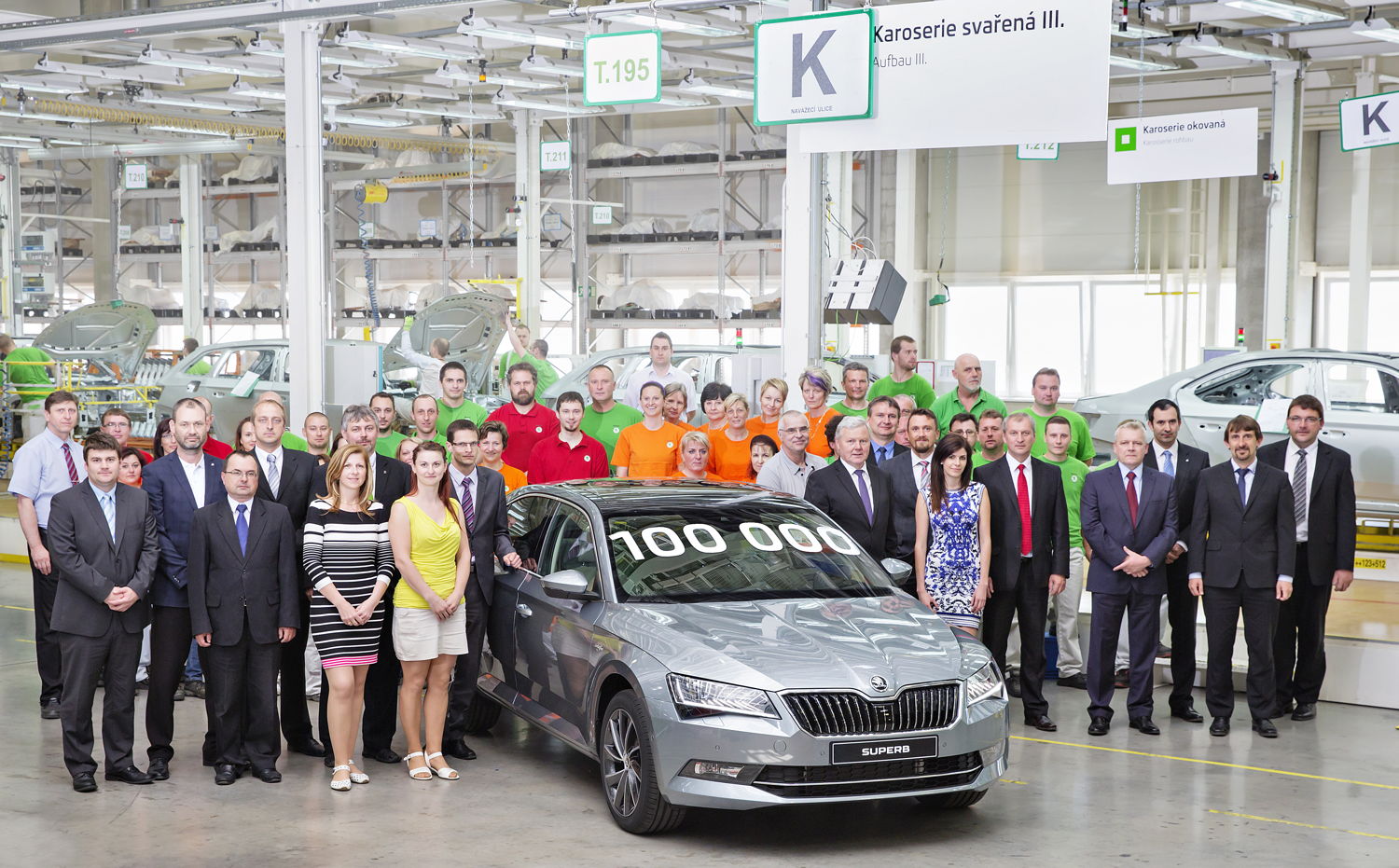 The milestone vehicle is a Superb in Business Grey metallic. 100, 000 third-generation ŠKODA Superbs have run off the assembly line since March 2015.