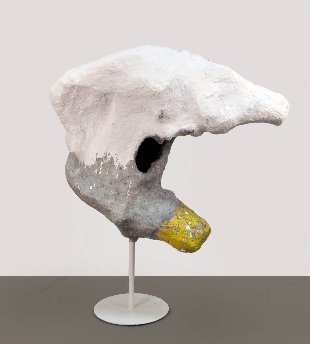 FRANZ WEST, Lemur, 2009. Papier-mâché, styrofoam, metal, acrylic paint.
176 x 136 x 63 cm. ©Archiv Franz West