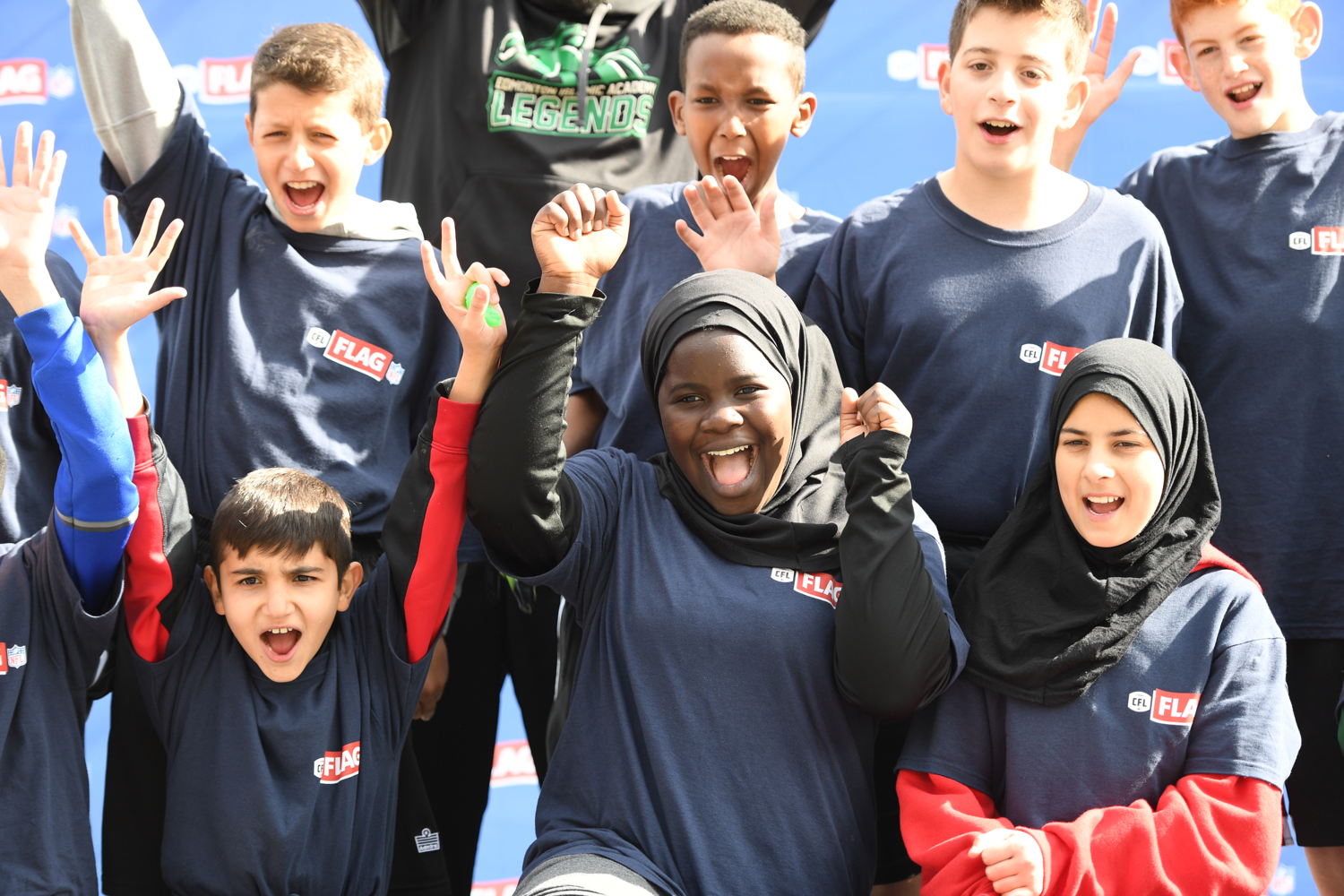 Participants du tournoi de flag-football de la LCF/NFL à Edmonton. Crédit : LCF