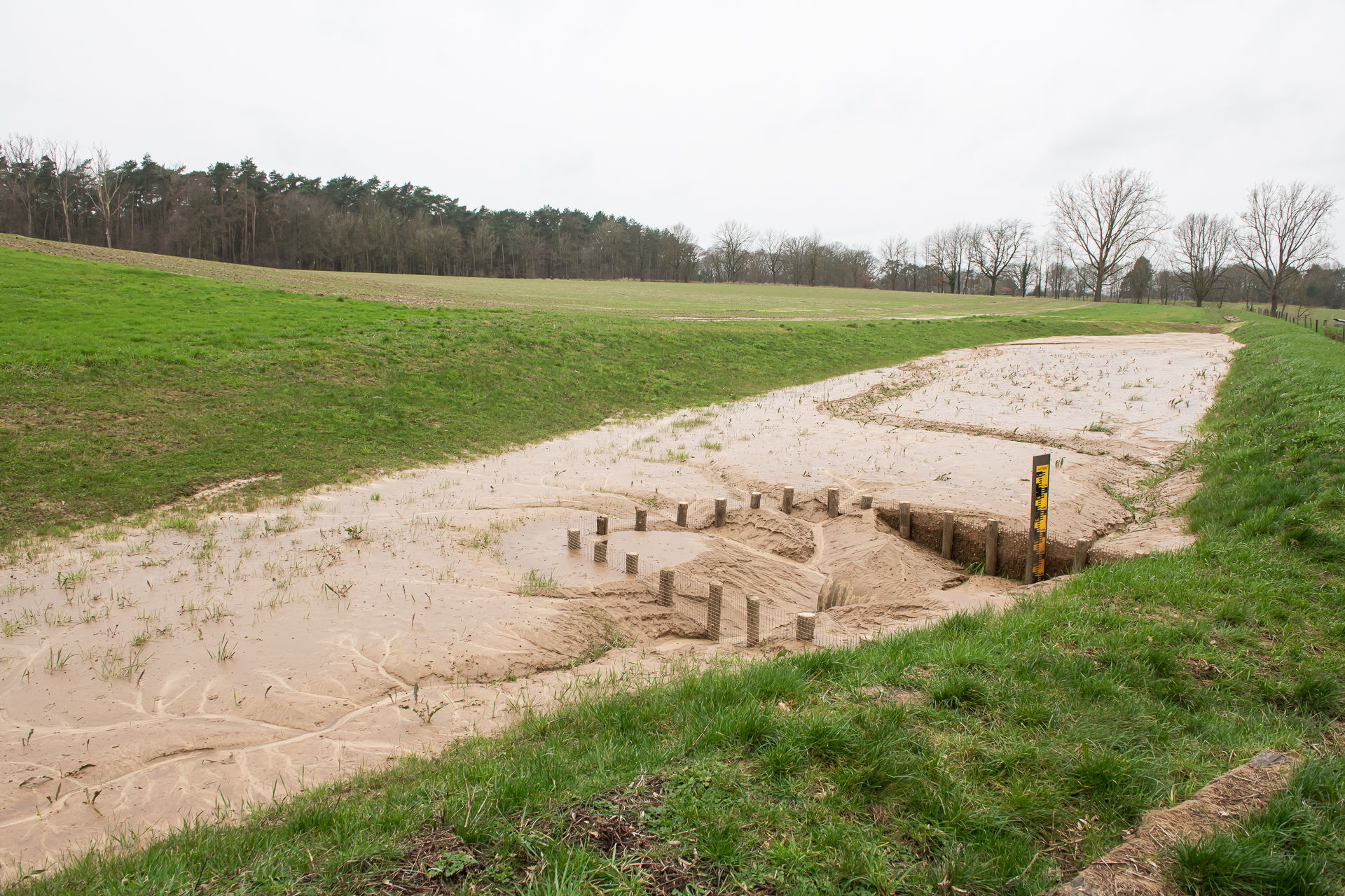 Aan de Kwadebeek in Sint-Genesius-Rode werd een erosiepoel aangelegd.