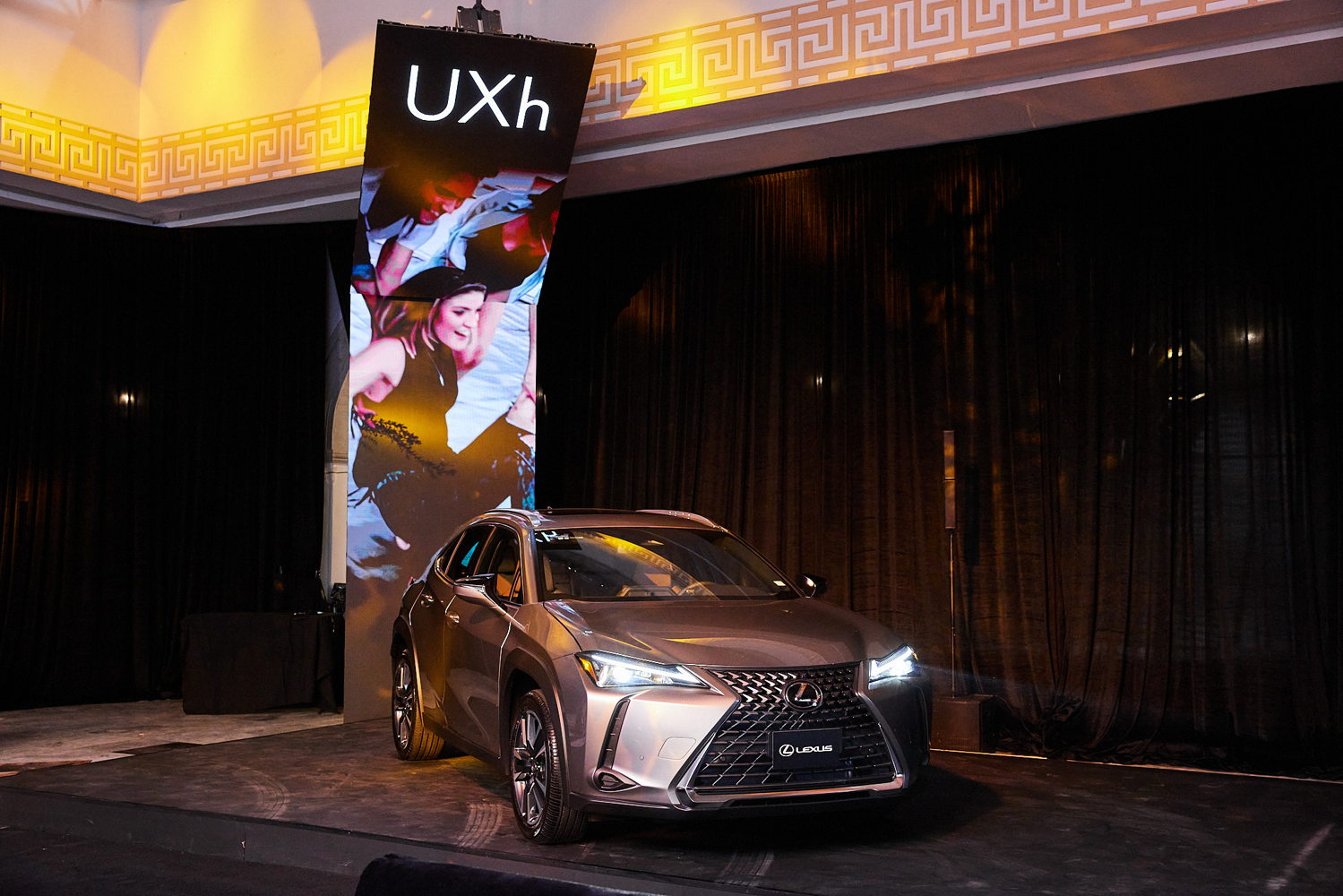 Lexus UXh